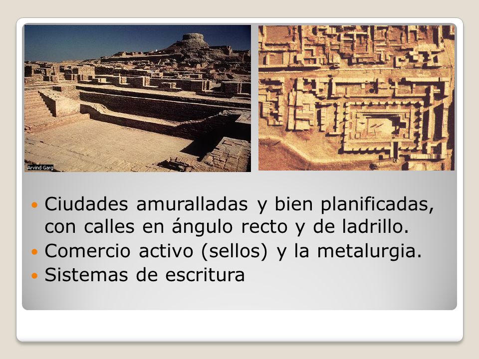 Ciudades amuralladas y bien planificadas, con calles en ángulo recto y de ladrillo.