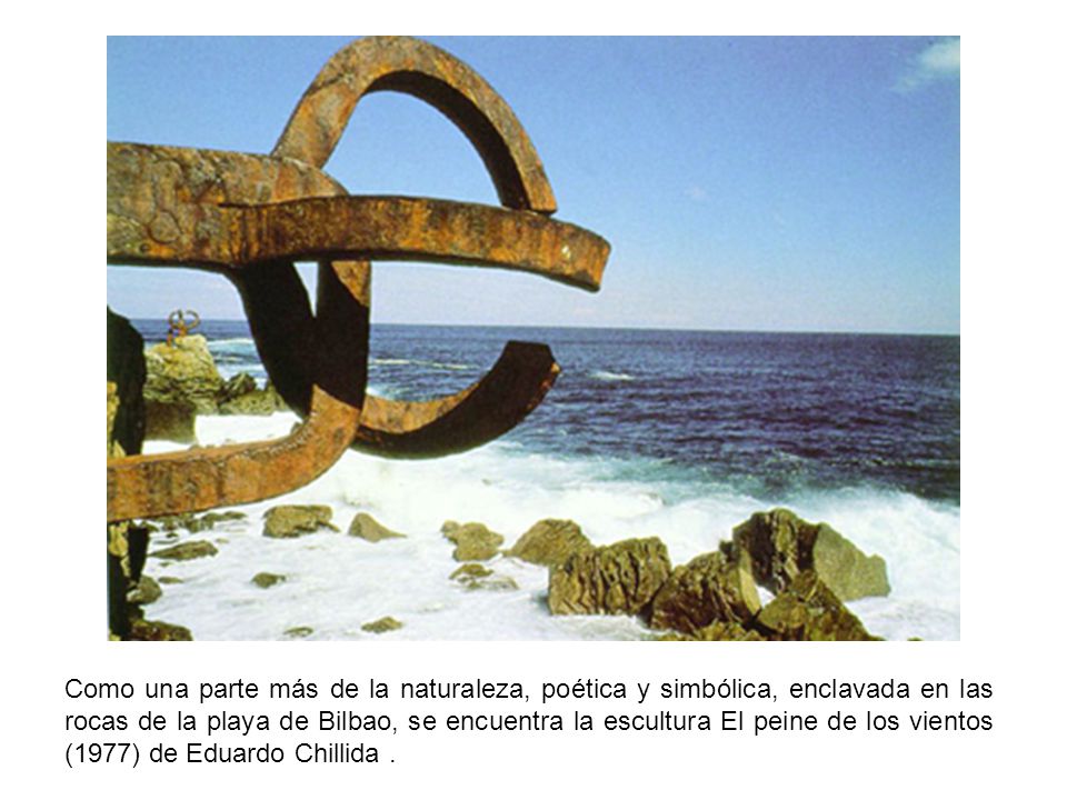 Como una parte más de la naturaleza, poética y simbólica, enclavada en las rocas de la playa de Bilbao, se encuentra la escultura El peine de los vientos (1977) de Eduardo Chillida .