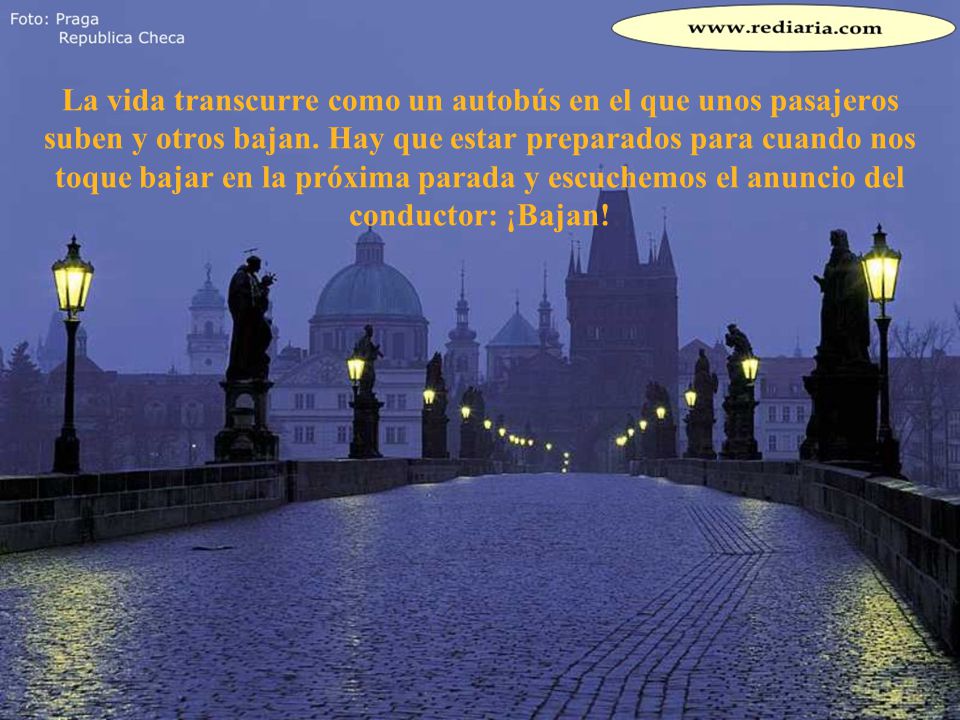 La vida transcurre como un autobús en el que unos pasajeros suben y otros bajan.