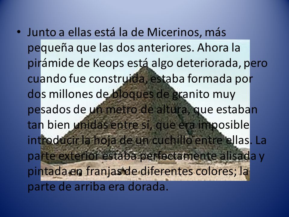 Junto a ellas está la de Micerinos, más pequeña que las dos anteriores