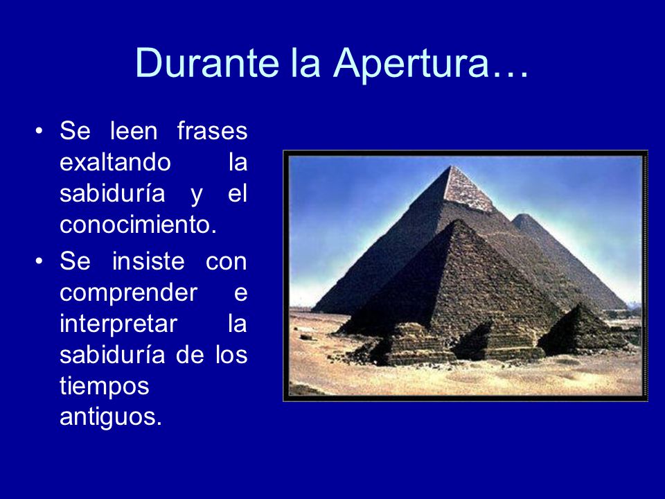 Durante la Apertura… Se leen frases exaltando la sabiduría y el conocimiento.