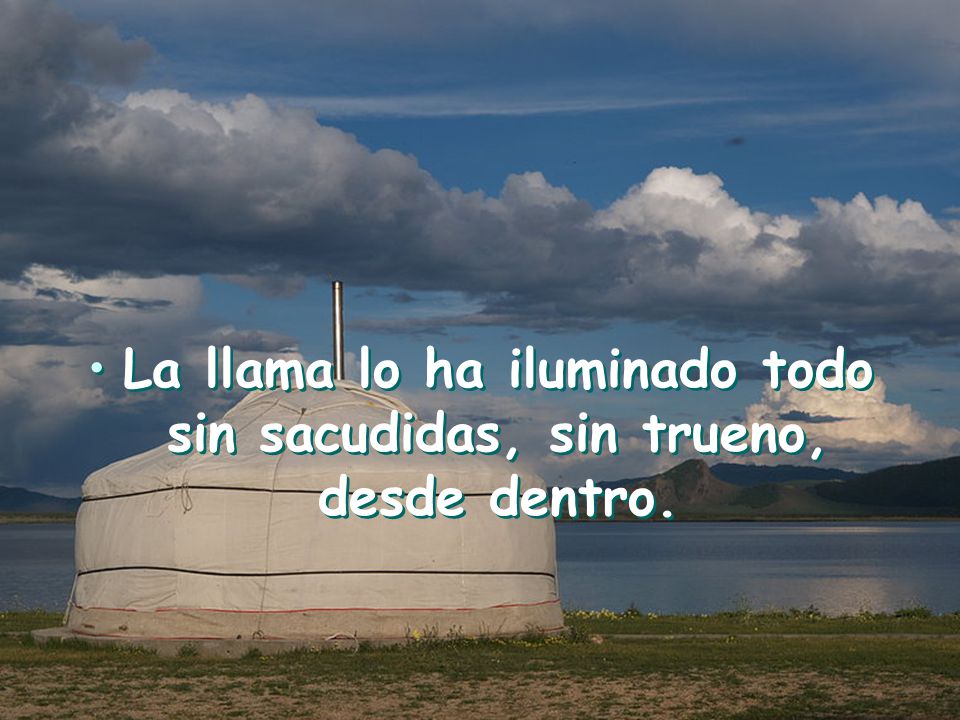 La llama lo ha iluminado todo sin sacudidas, sin trueno, desde dentro.
