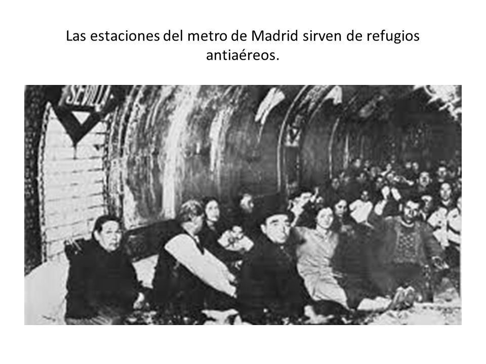 Las estaciones del metro de Madrid sirven de refugios antiaéreos.