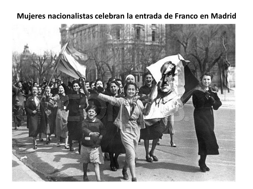 Mujeres nacionalistas celebran la entrada de Franco en Madrid