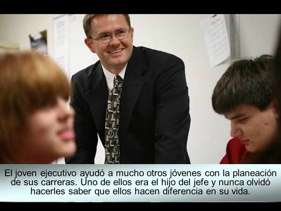El joven ejecutivo ayudó a mucho otros jóvenes con la planeación de sus carreras.