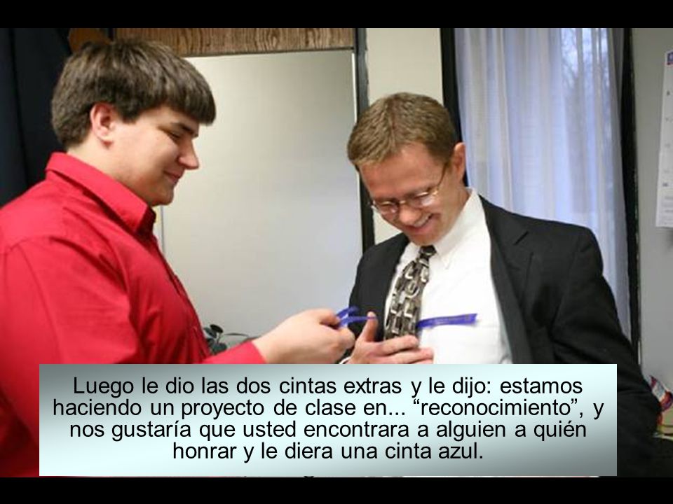 Luego le dio las dos cintas extras y le dijo: estamos haciendo un proyecto de clase en...