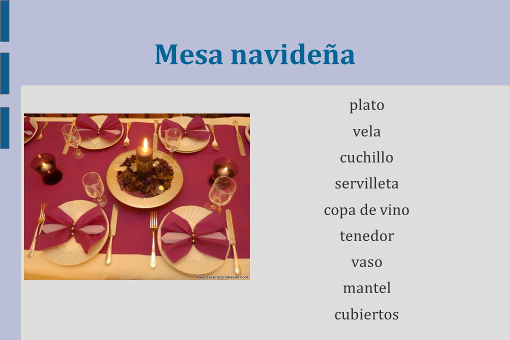 Mesa navideña plato vela cuchillo servilleta copa de vino tenedor vaso