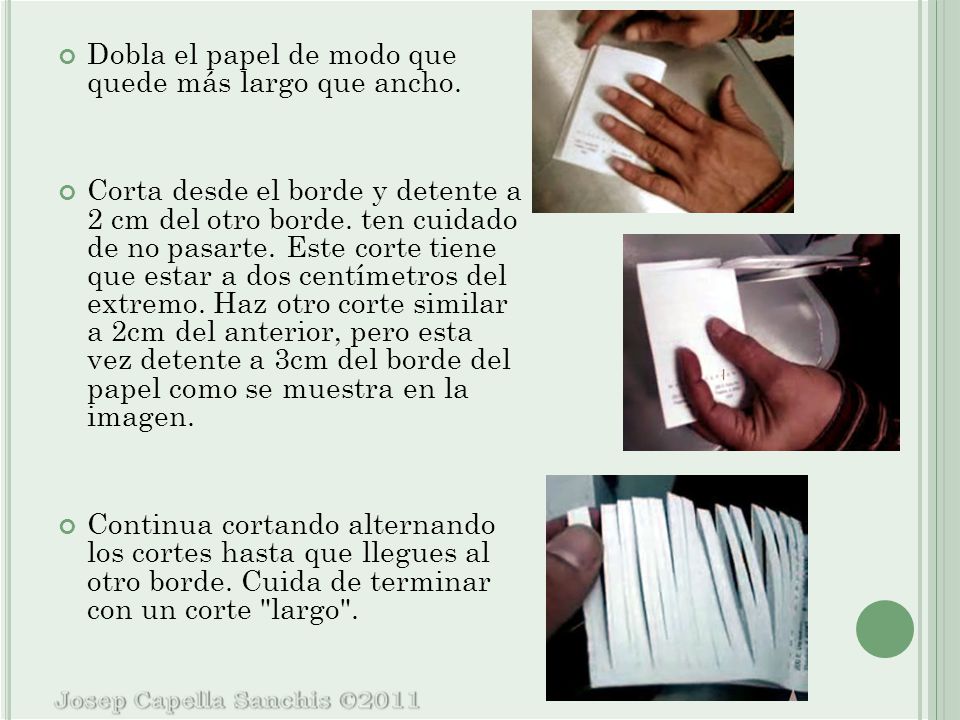 Dobla el papel de modo que quede más largo que ancho.