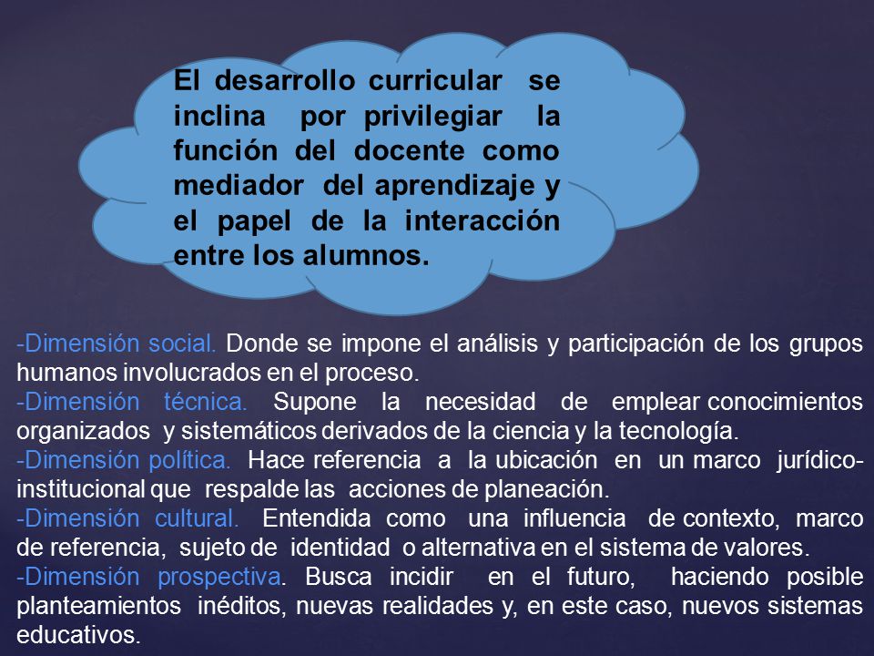 El desarrollo curricular se inclina por privilegiar la función del docente como mediador del aprendizaje y el papel de la interacción entre los alumnos.