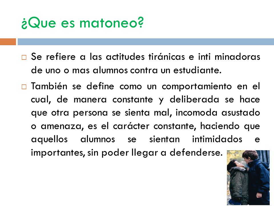 ¿Que es matoneo Se refiere a las actitudes tiránicas e inti minadoras de uno o mas alumnos contra un estudiante.