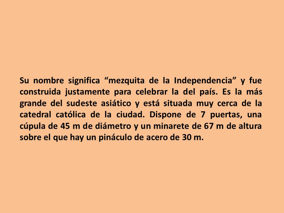 Su nombre significa mezquita de la Independencia y fue construida justamente para celebrar la del país.