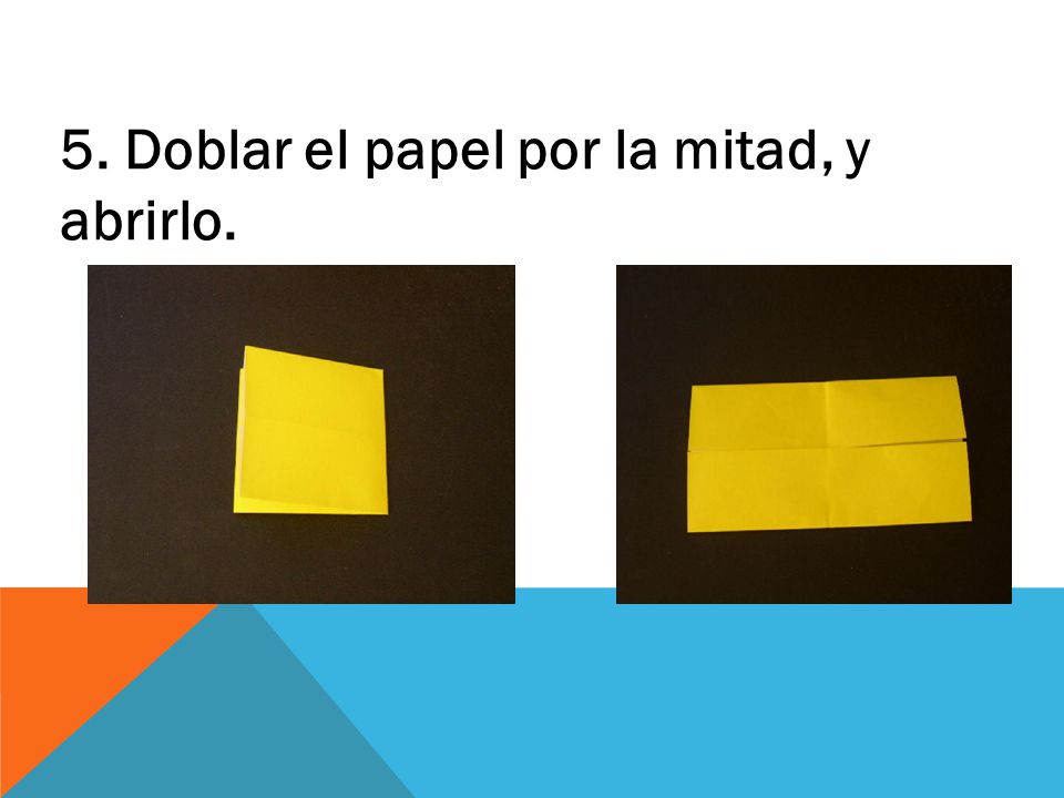 5. Doblar el papel por la mitad, y abrirlo.