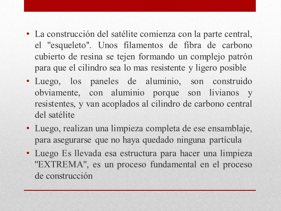 La construcción del satélite comienza con la parte central, el esqueleto . Unos filamentos de fibra de carbono cubierto de resina se tejen formando un complejo patrón para que el cilindro sea lo mas resistente y ligero posible