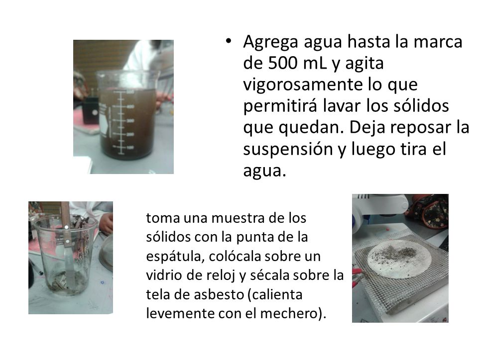 Agrega agua hasta la marca de 500 mL y agita vigorosamente lo que permitirá lavar los sólidos que quedan. Deja reposar la suspensión y luego tira el agua.