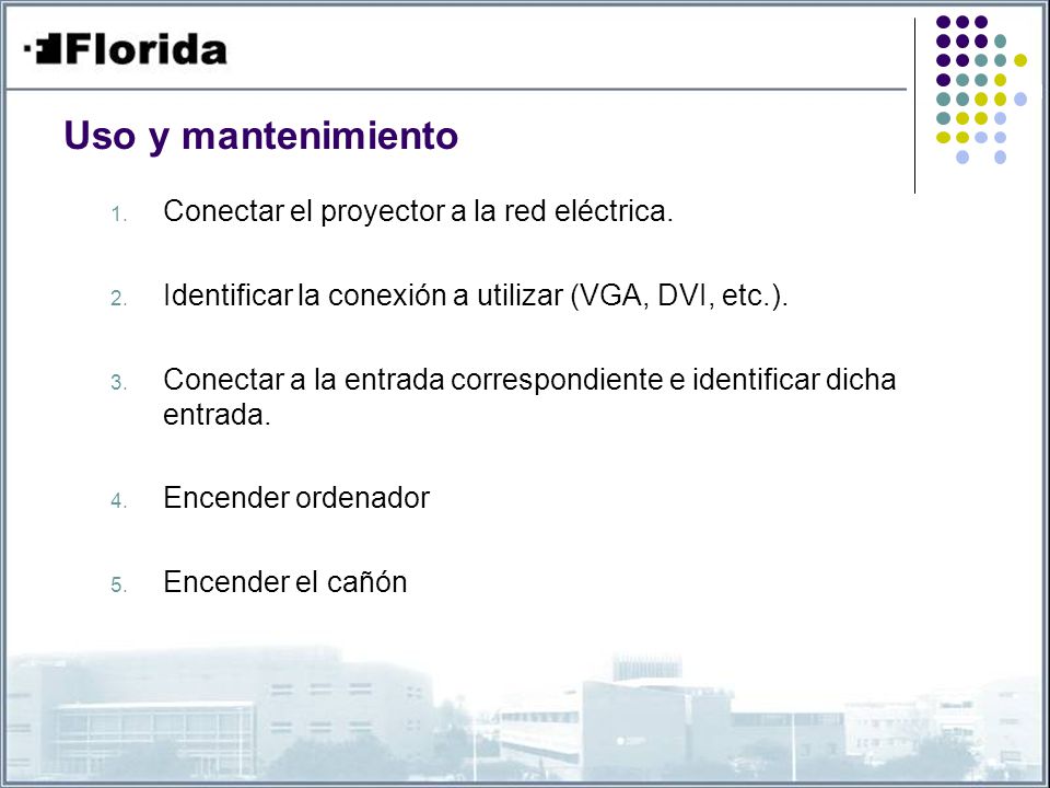 Uso y mantenimiento Conectar el proyector a la red eléctrica.
