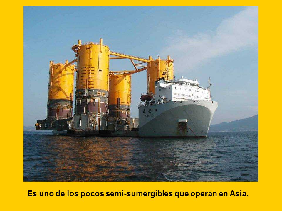Es uno de los pocos semi-sumergibles que operan en Asia.