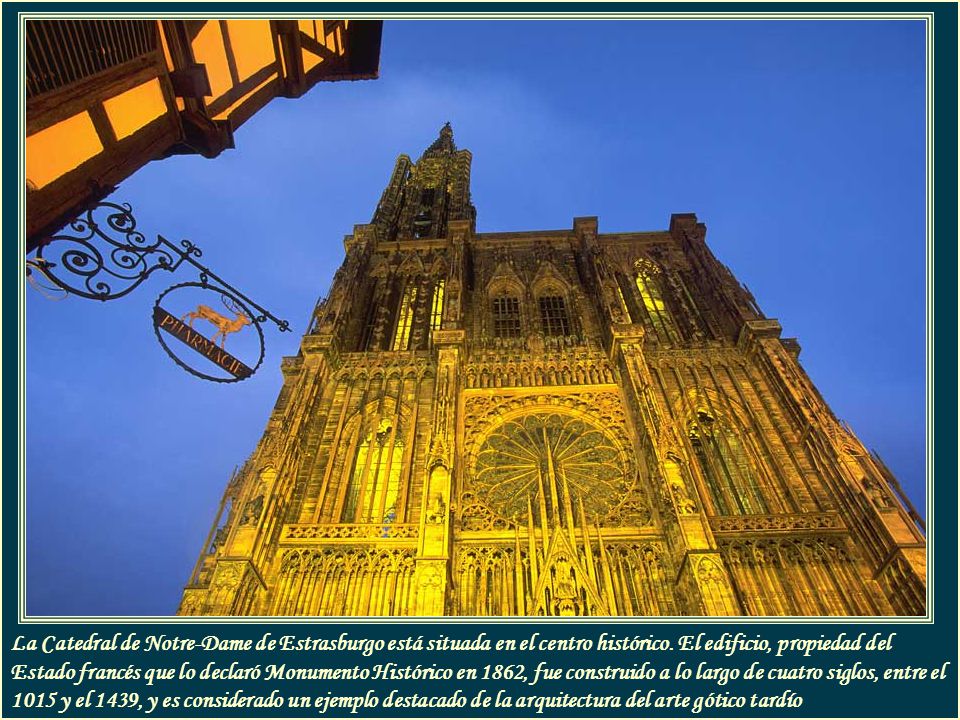 La Catedral de Notre-Dame de Estrasburgo está situada en el centro histórico.