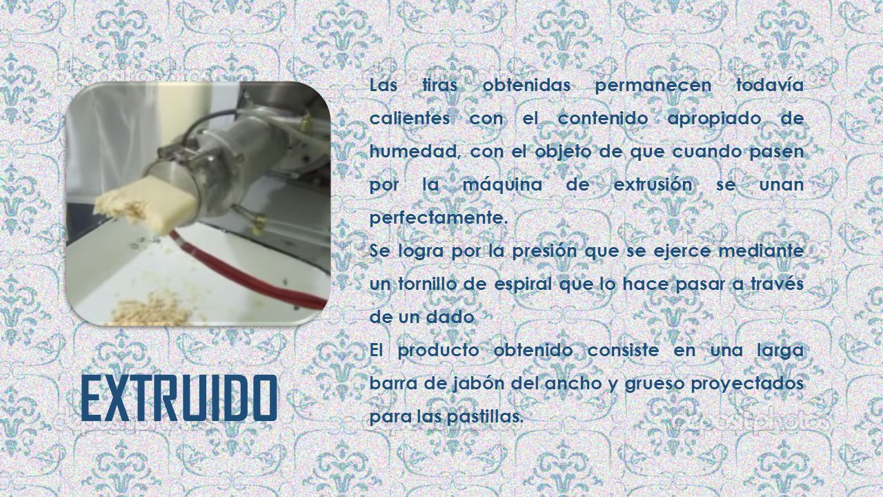 Las tiras obtenidas permanecen todavía calientes con el contenido apropiado de humedad, con el objeto de que cuando pasen por la máquina de extrusión se unan perfectamente.