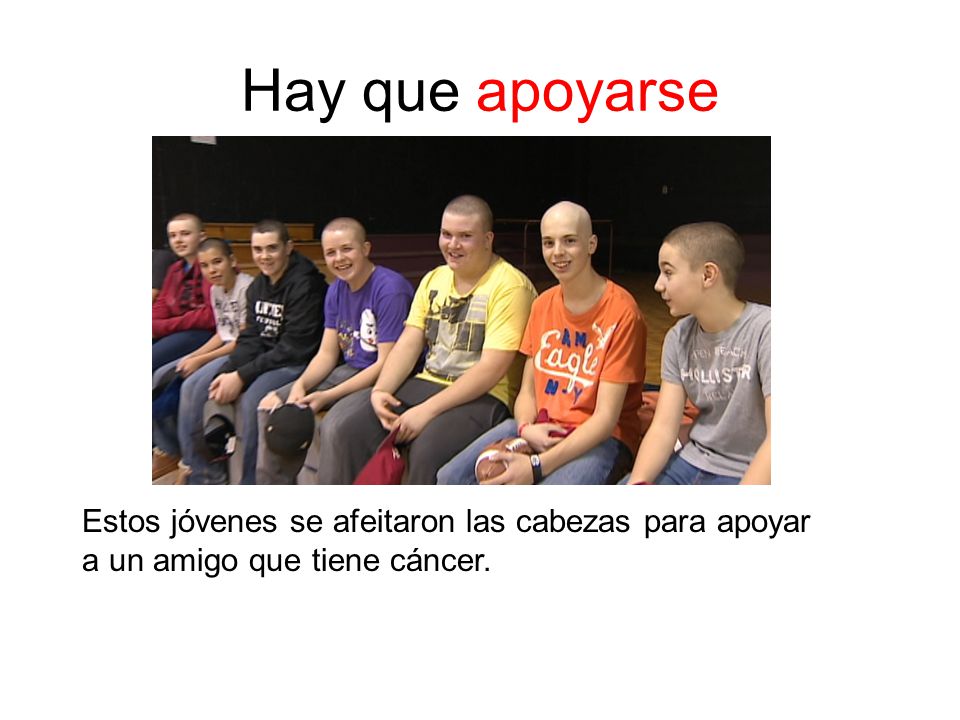 Hay que apoyarse Estos jóvenes se afeitaron las cabezas para apoyar a un amigo que tiene cáncer.