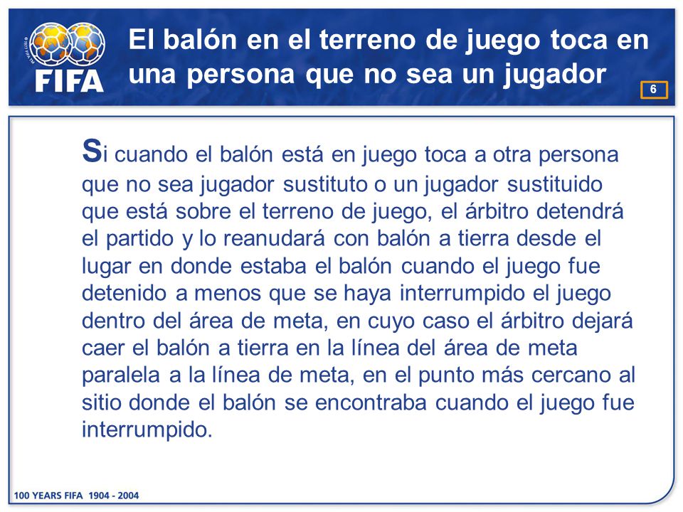 El balón en el terreno de juego toca en una persona que no sea un jugador