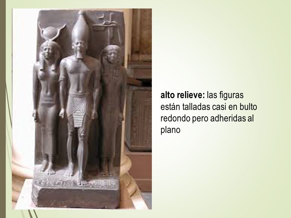 alto relieve: las figuras están talladas casi en bulto redondo pero adheridas al plano