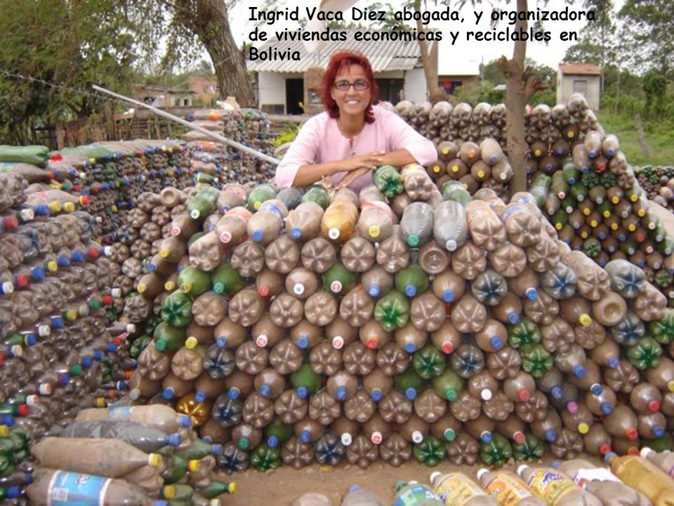 Ingrid Vaca Diez abogada, y organizadora de viviendas económicas y reciclables en Bolivia