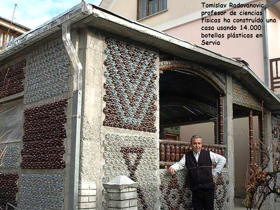 Tomislav Radovanovic, profesor de ciencias físicas ha construído una casa usando botellas plásticas en Servia