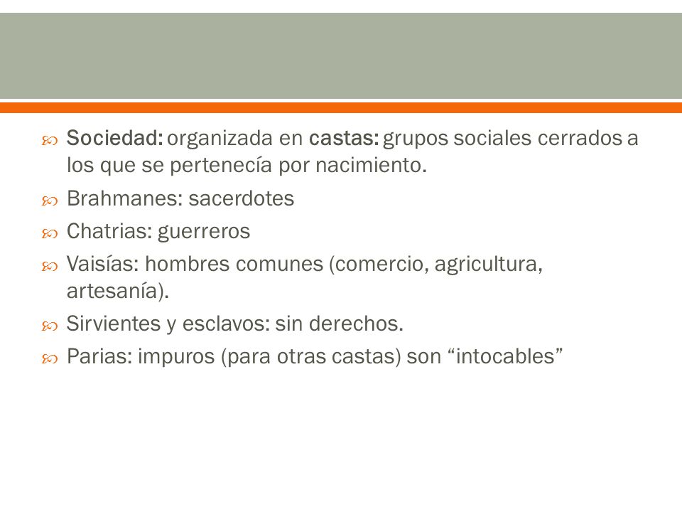 Sociedad: organizada en castas: grupos sociales cerrados a los que se pertenecía por nacimiento.