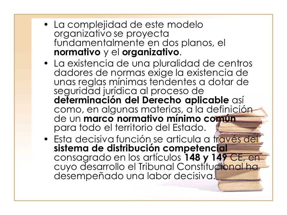La complejidad de este modelo organizativo se proyecta fundamentalmente en dos planos, el normativo y el organizativo.