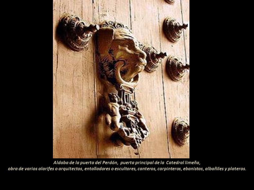 Aldaba de la puerta del Perdón, puerta principal de la Catedral limeña,