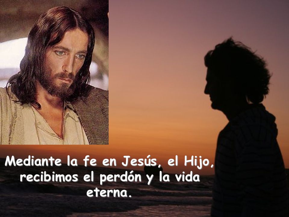 Mediante la fe en Jesús, el Hijo, recibimos el perdón y la vida eterna.