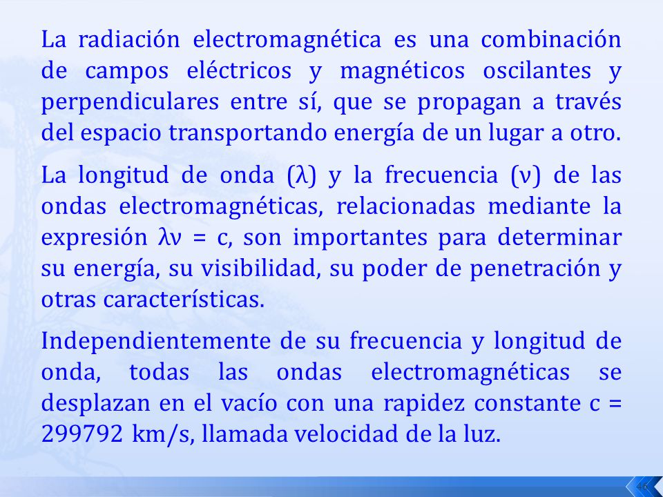 La radiación electromagnética es una combinación de campos eléctricos y magnéticos oscilantes y perpendiculares entre sí, que se propagan a través del espacio transportando energía de un lugar a otro.