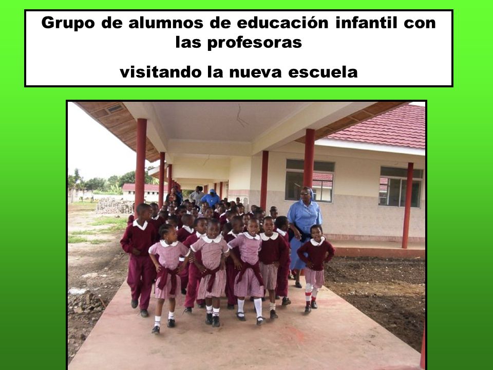 Grupo de alumnos de educación infantil con las profesoras