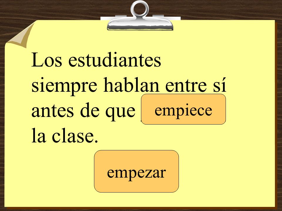 Los estudiantes siempre hablan entre sí antes de que ________ la clase.