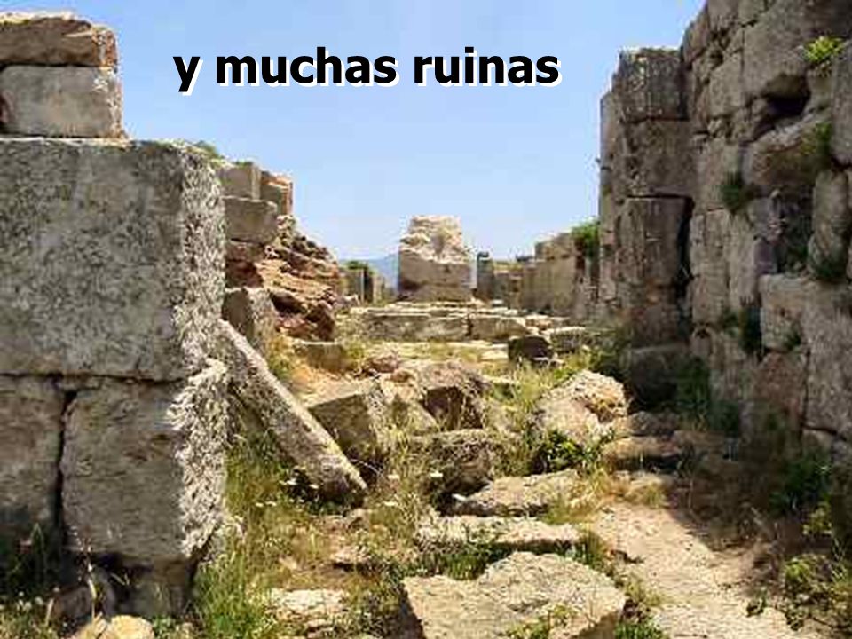y muchas ruinas