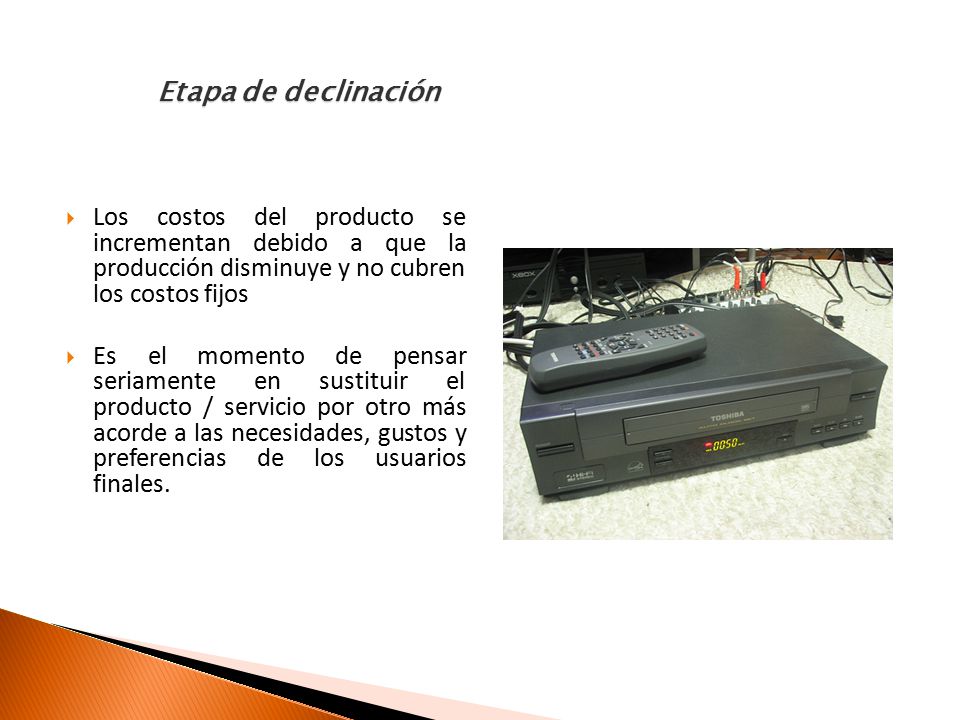 Etapa de declinación Los costos del producto se incrementan debido a que la producción disminuye y no cubren los costos fijos.