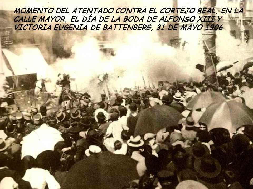 MOMENTO DEL ATENTADO CONTRA EL CORTEJO REAL, EN LA CALLE MAYOR, EL DÍA DE LA BODA DE ALFONSO XIII Y VICTORIA EUGENIA DE BATTENBERG, 31 DE MAYO 1906