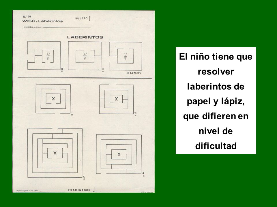 El niño tiene que resolver laberintos de papel y lápiz, que difieren en nivel de dificultad
