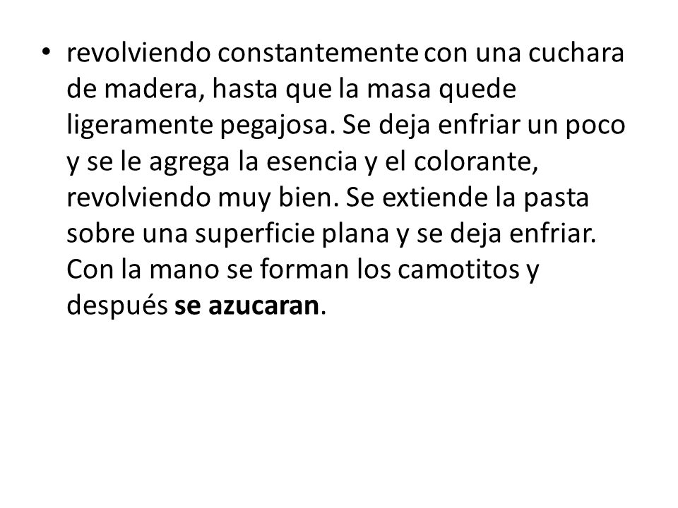 revolviendo constantemente con una cuchara de madera, hasta que la masa quede ligeramente pegajosa.