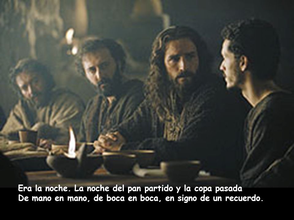 Era la noche. La noche del pan partido y la copa pasada