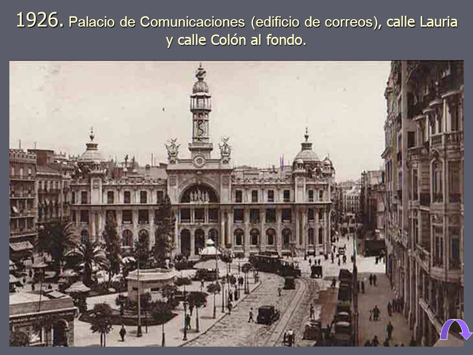 1926. Palacio de Comunicaciones (edificio de correos), calle Lauria y calle Colón al fondo.