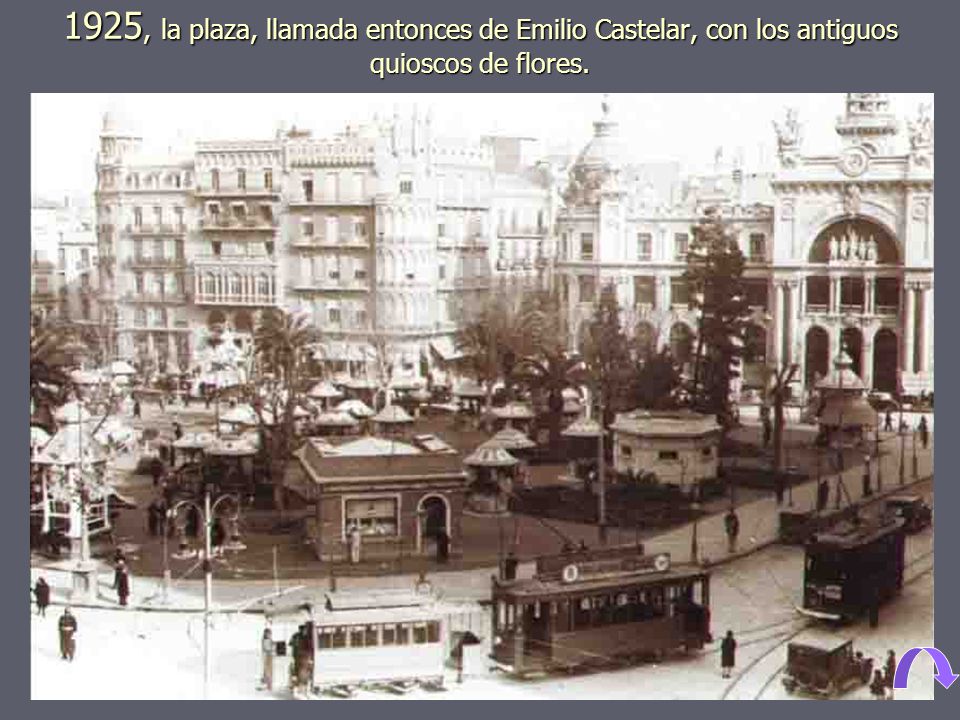 1925, la plaza, llamada entonces de Emilio Castelar, con los antiguos quioscos de flores.