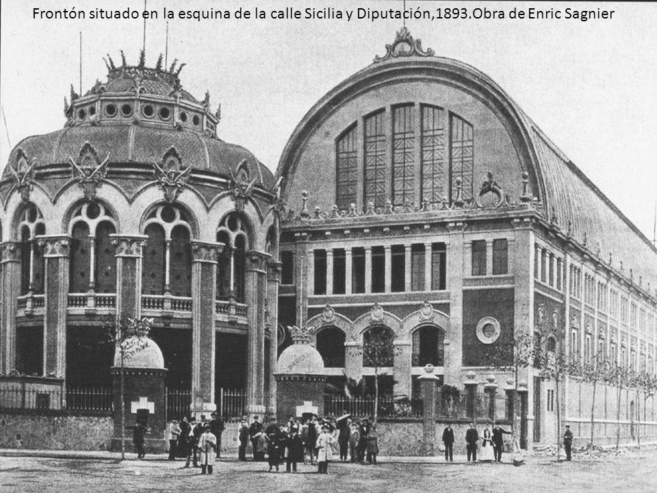 Frontón situado en la esquina de la calle Sicilia y Diputación,1893