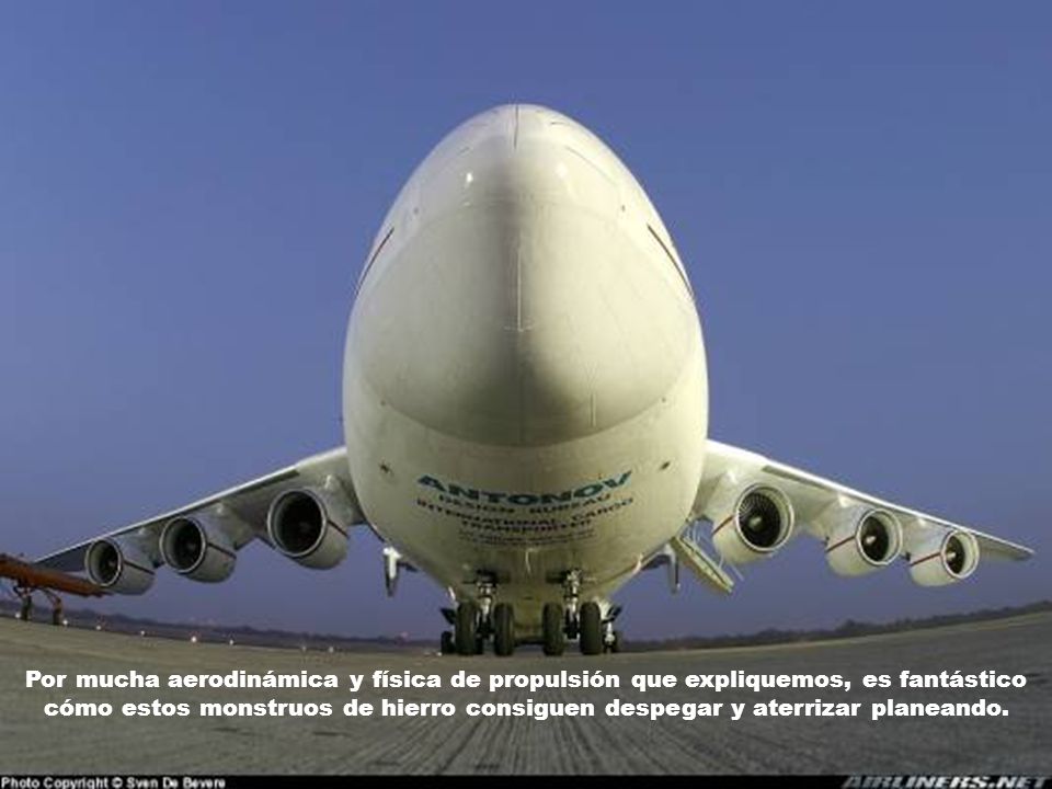 Por mucha aerodinámica y física de propulsión que expliquemos, es fantástico cómo estos monstruos de hierro consiguen despegar y aterrizar planeando.