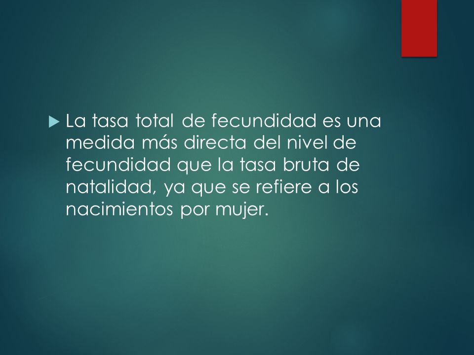 La tasa total de fecundidad es una medida más directa del nivel de fecundidad que la tasa bruta de natalidad, ya que se refiere a los nacimientos por mujer.