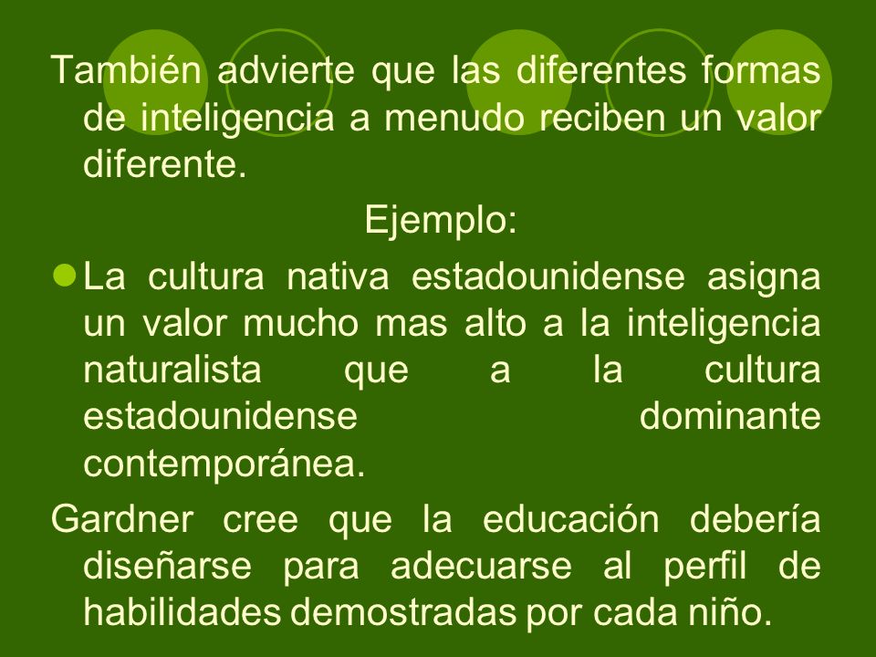 También advierte que las diferentes formas de inteligencia a menudo reciben un valor diferente.