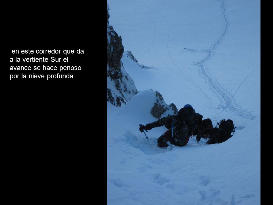 en este corredor que da a la vertiente Sur el avance se hace penoso por la nieve profunda