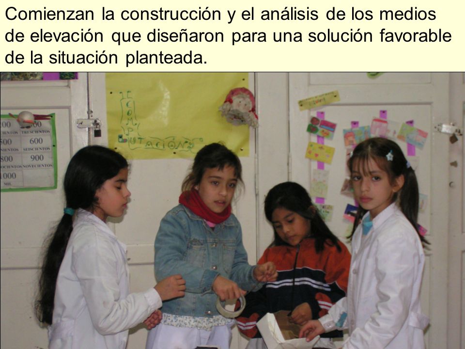 Comienzan la construcción y el análisis de los medios de elevación que diseñaron para una solución favorable de la situación planteada.