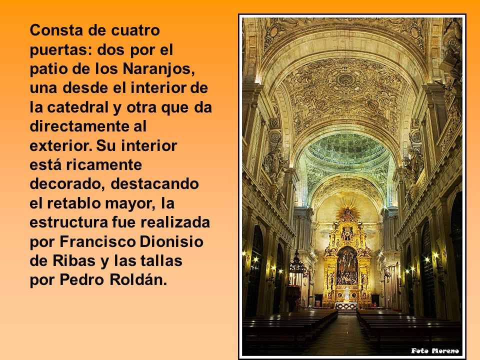 Consta de cuatro puertas: dos por el patio de los Naranjos, una desde el interior de la catedral y otra que da directamente al exterior.