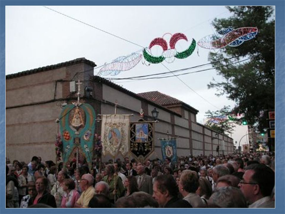 Todos los años en septiembre se hace una romería de la Magistral a la ermita conduciendo la imagen de la virgen.